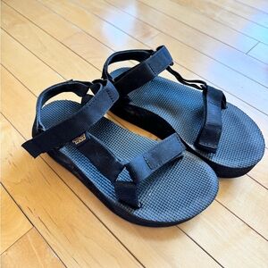 Platform Teva sandals